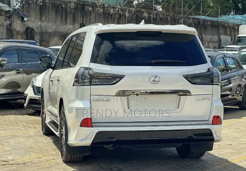 Lexus LX 2022 White