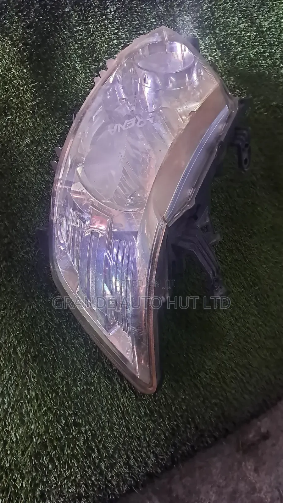 Nissan Serena C26 Headlights