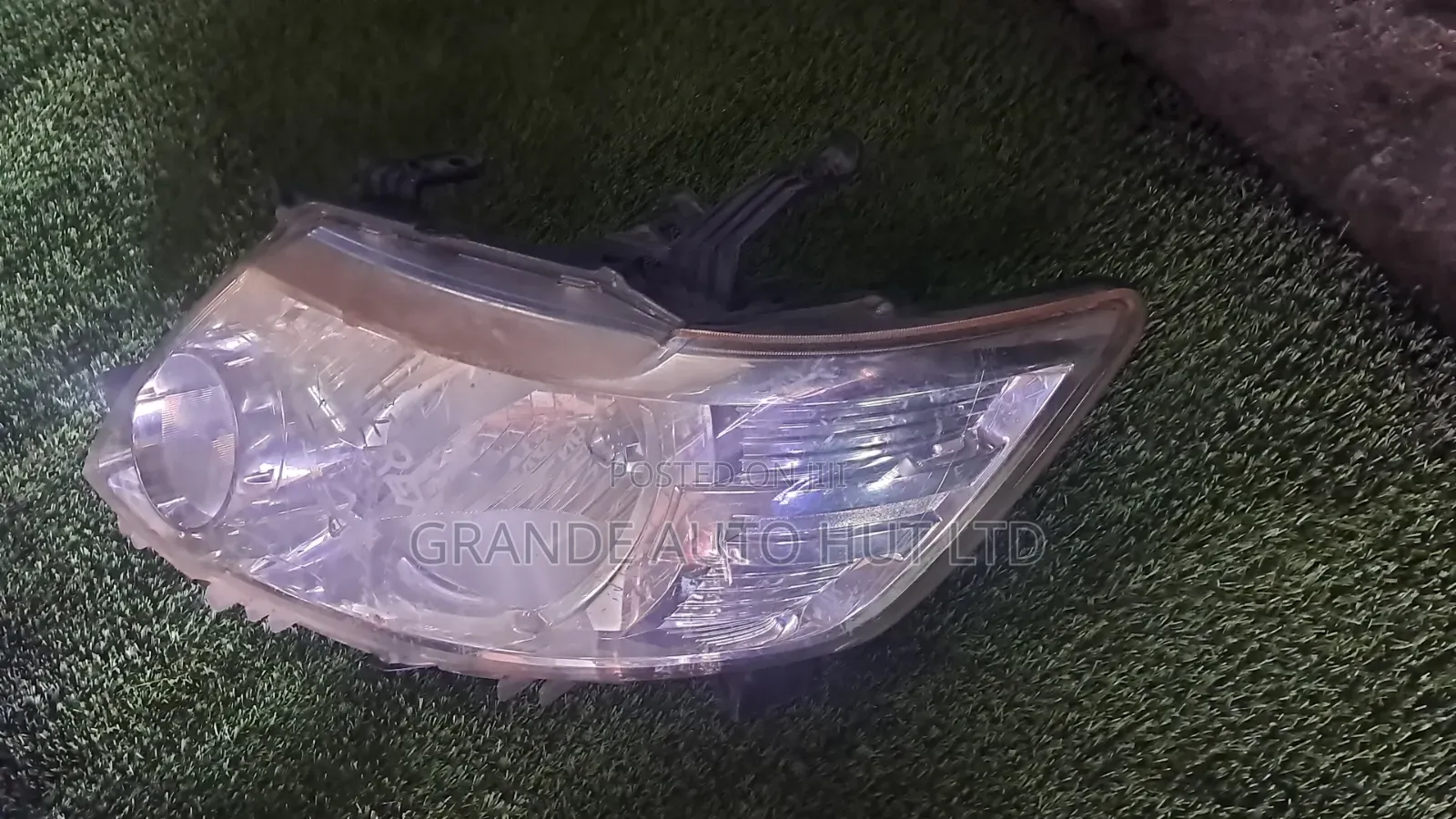 Nissan Serena C26 Headlights