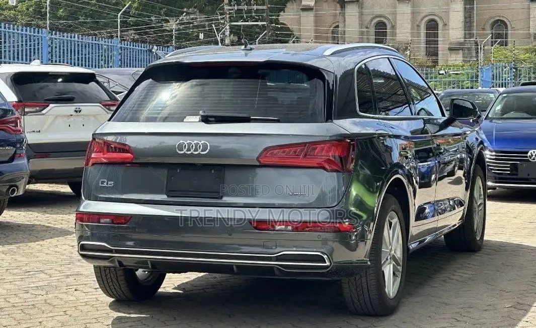 Audi Q5 2.0T Premium AWD quattro 2019 Gray