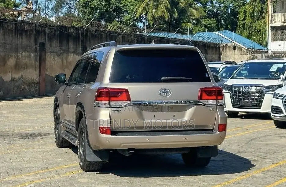 Toyota Land Cruiser 2019 Beige