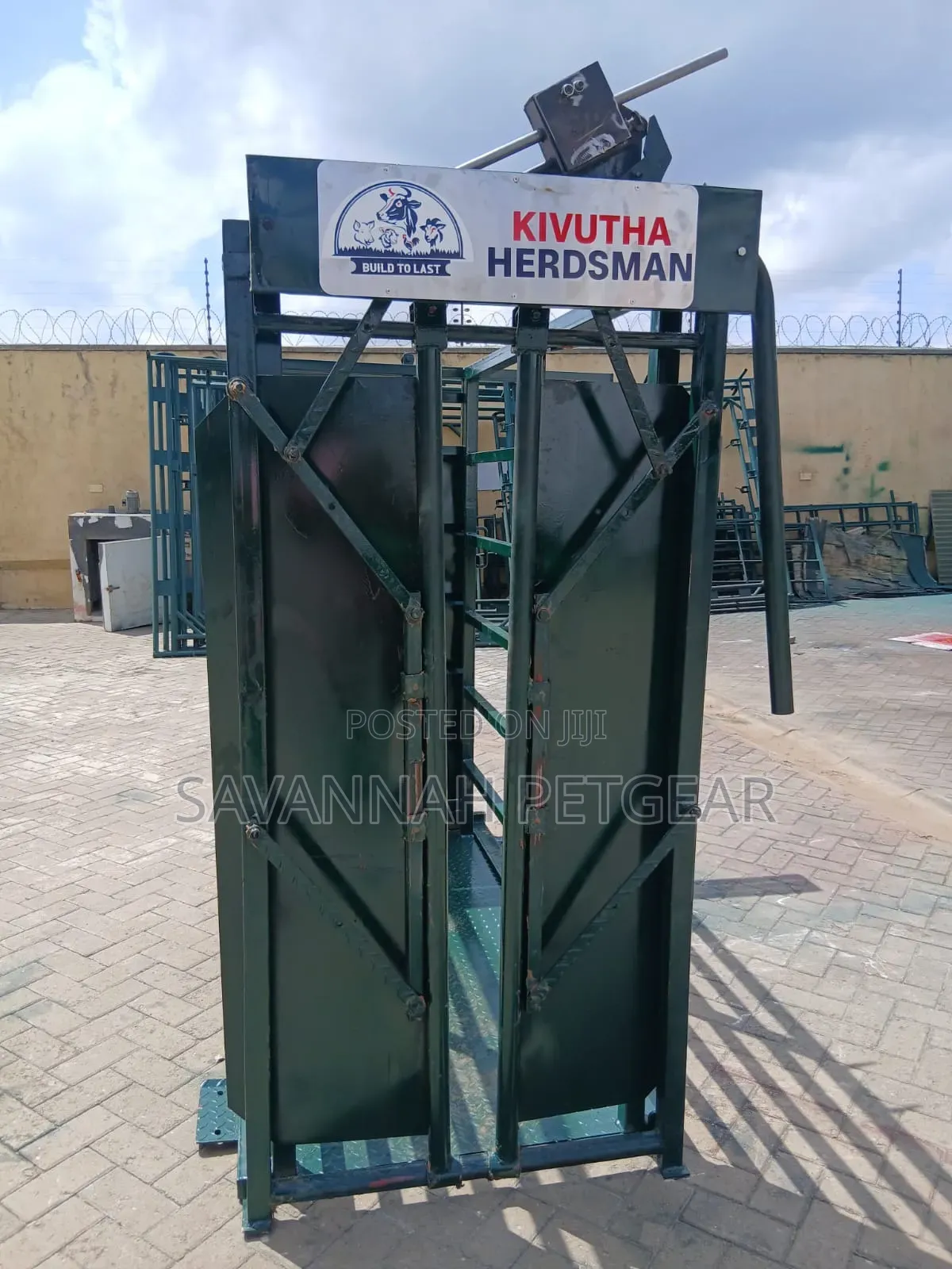 Heavy-Duty Steel Basic Cattle Crush (Or Squeeze Chute)