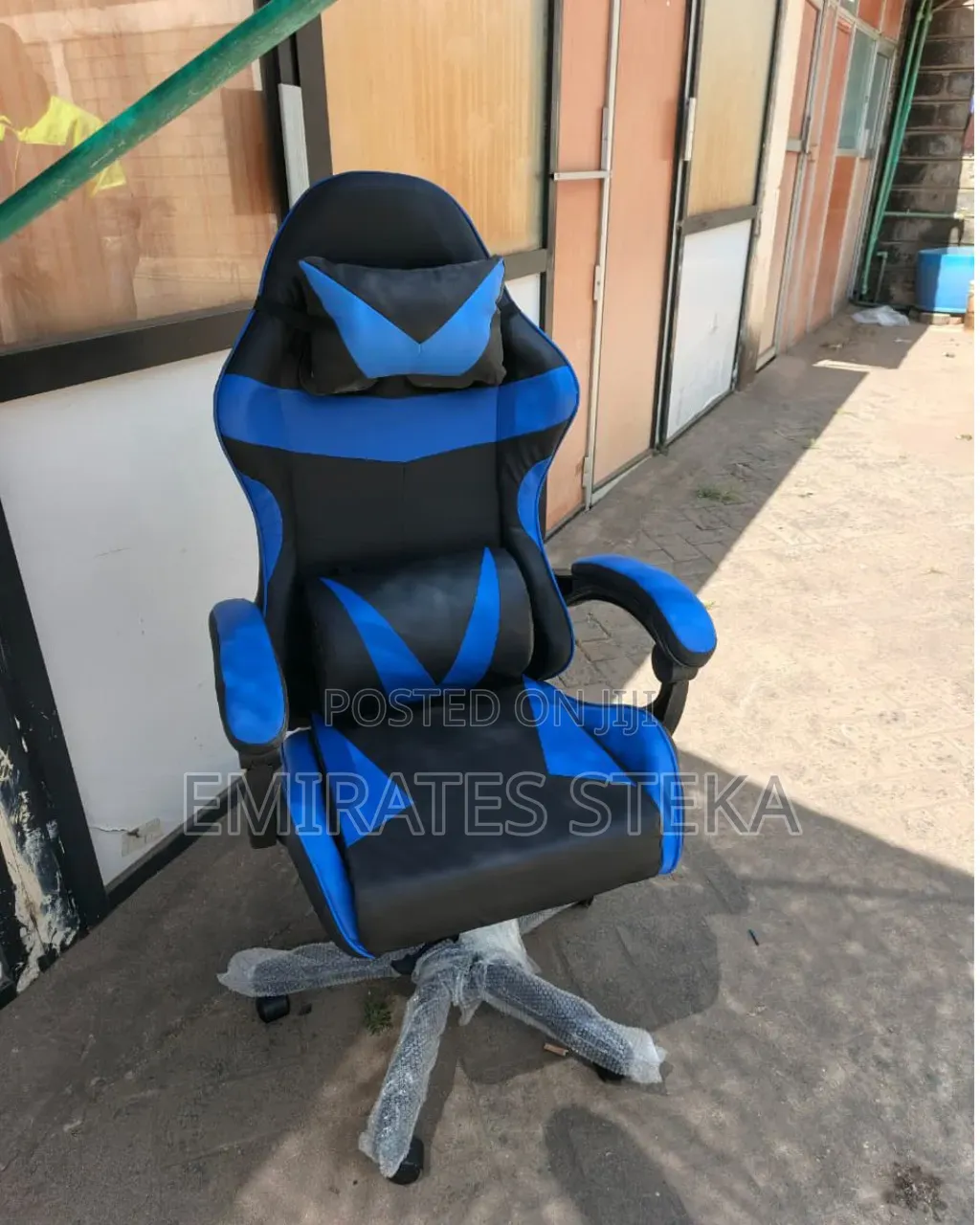 Racing Chair Black and Blue Gaming Chair With Retractable Recliner