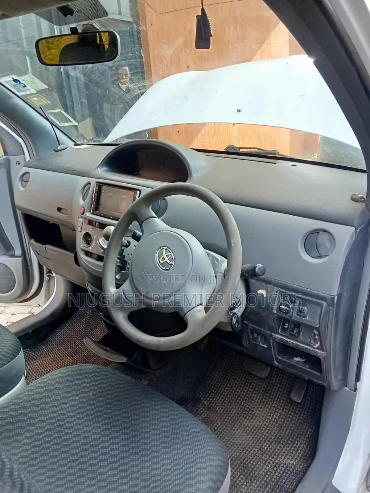 Toyota Sienta 2009 White