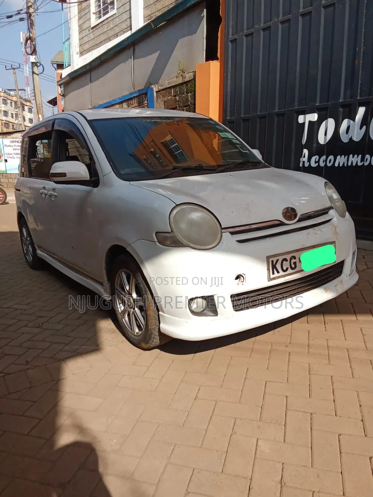 Toyota Sienta 2009 White