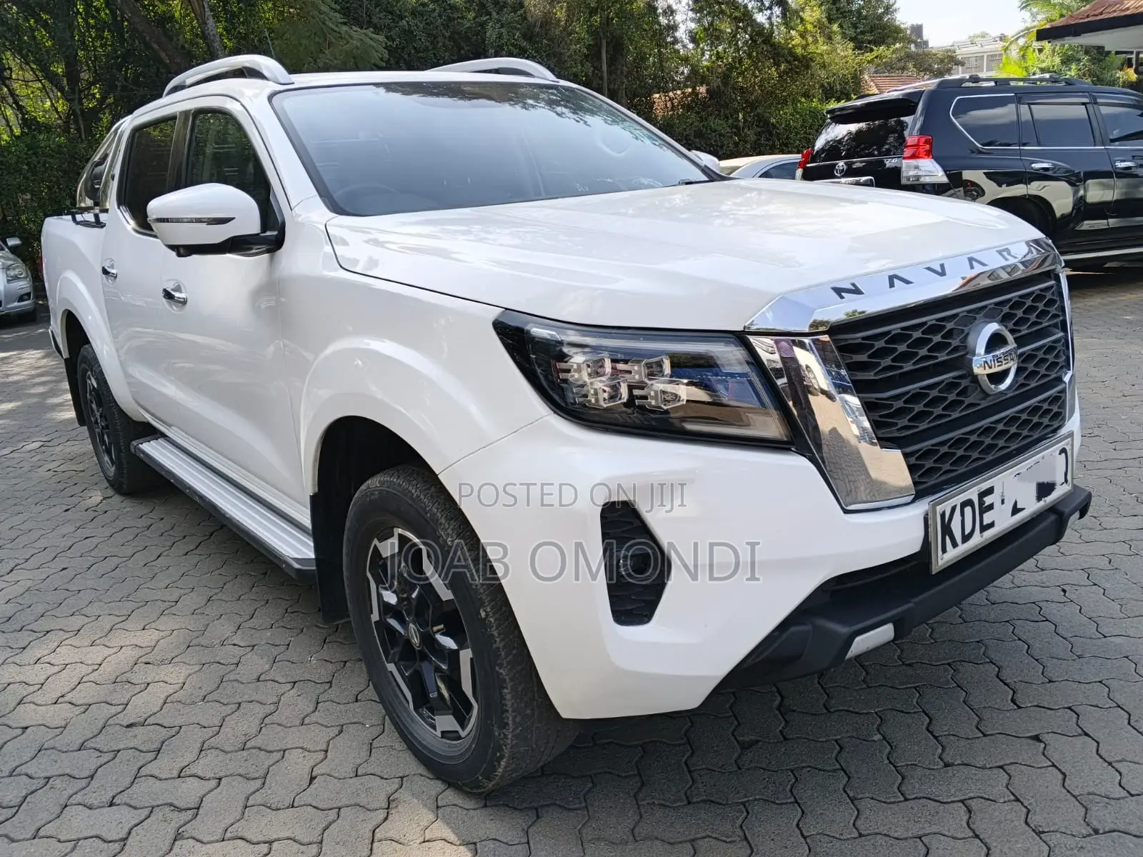 Nissan Navara 2021 White