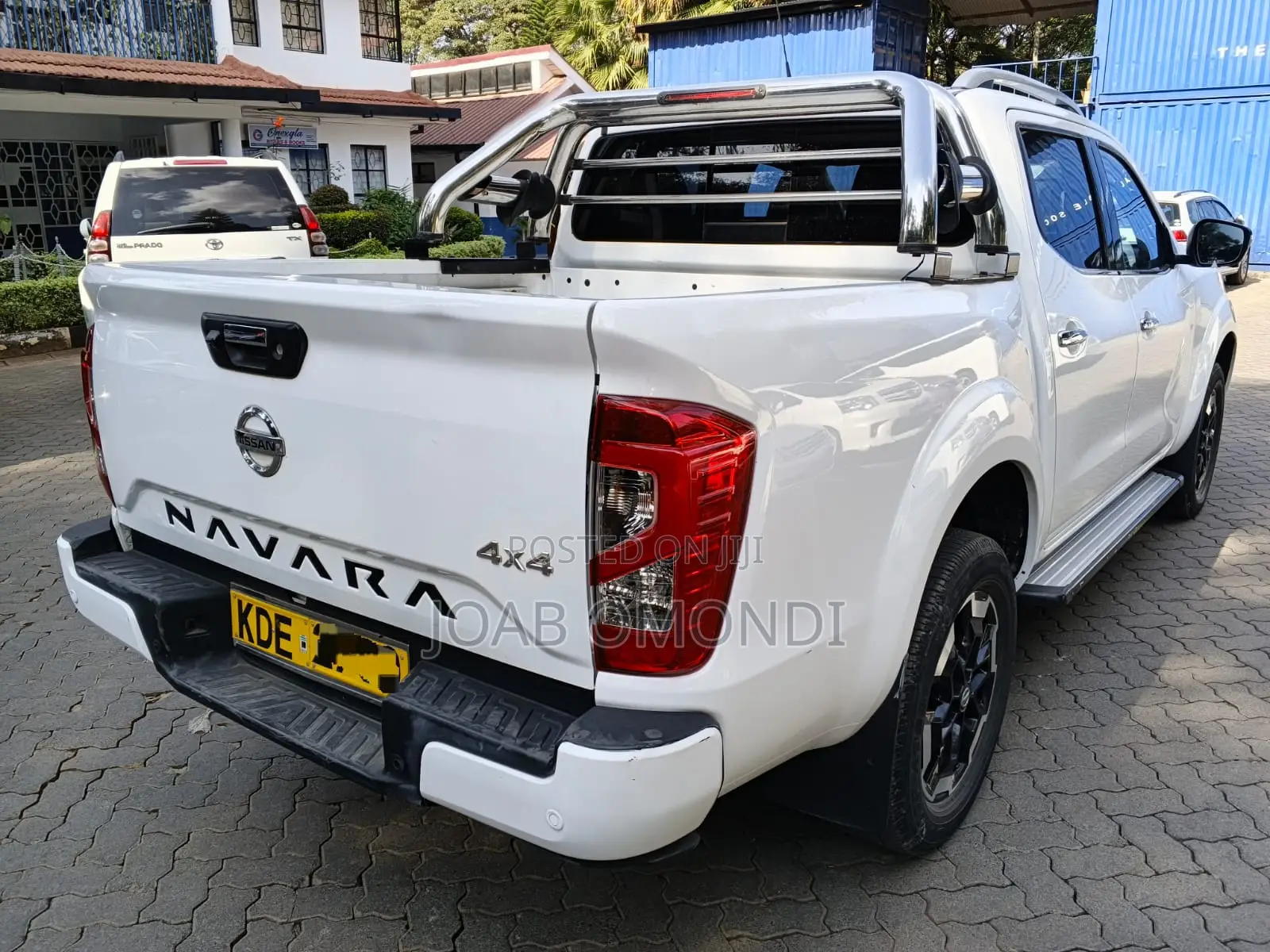 Nissan Navara 2021 White