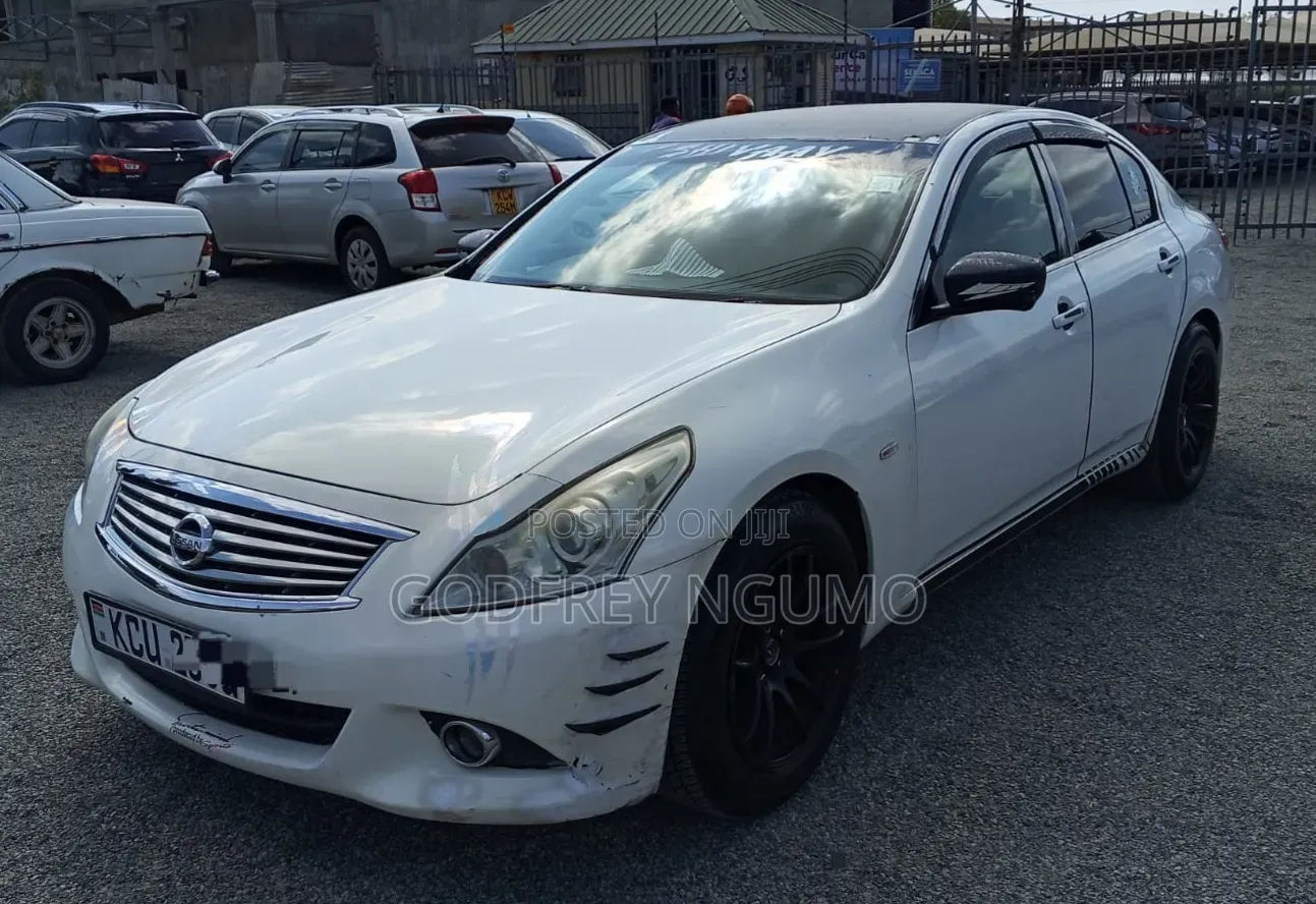 Nissan Skyline 2012 White