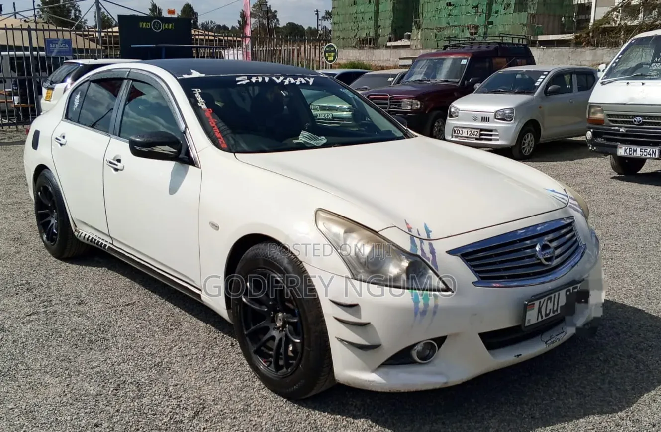 Nissan Skyline 2012 White