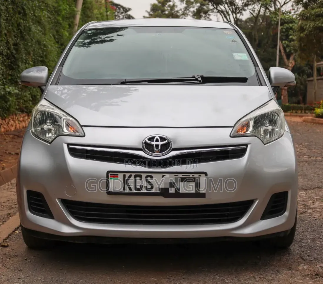Toyota Ractis 2011 Silver