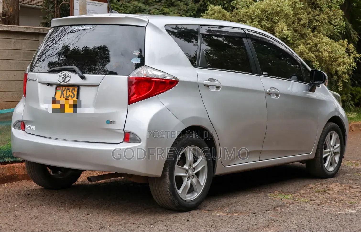 Toyota Ractis 2011 Silver