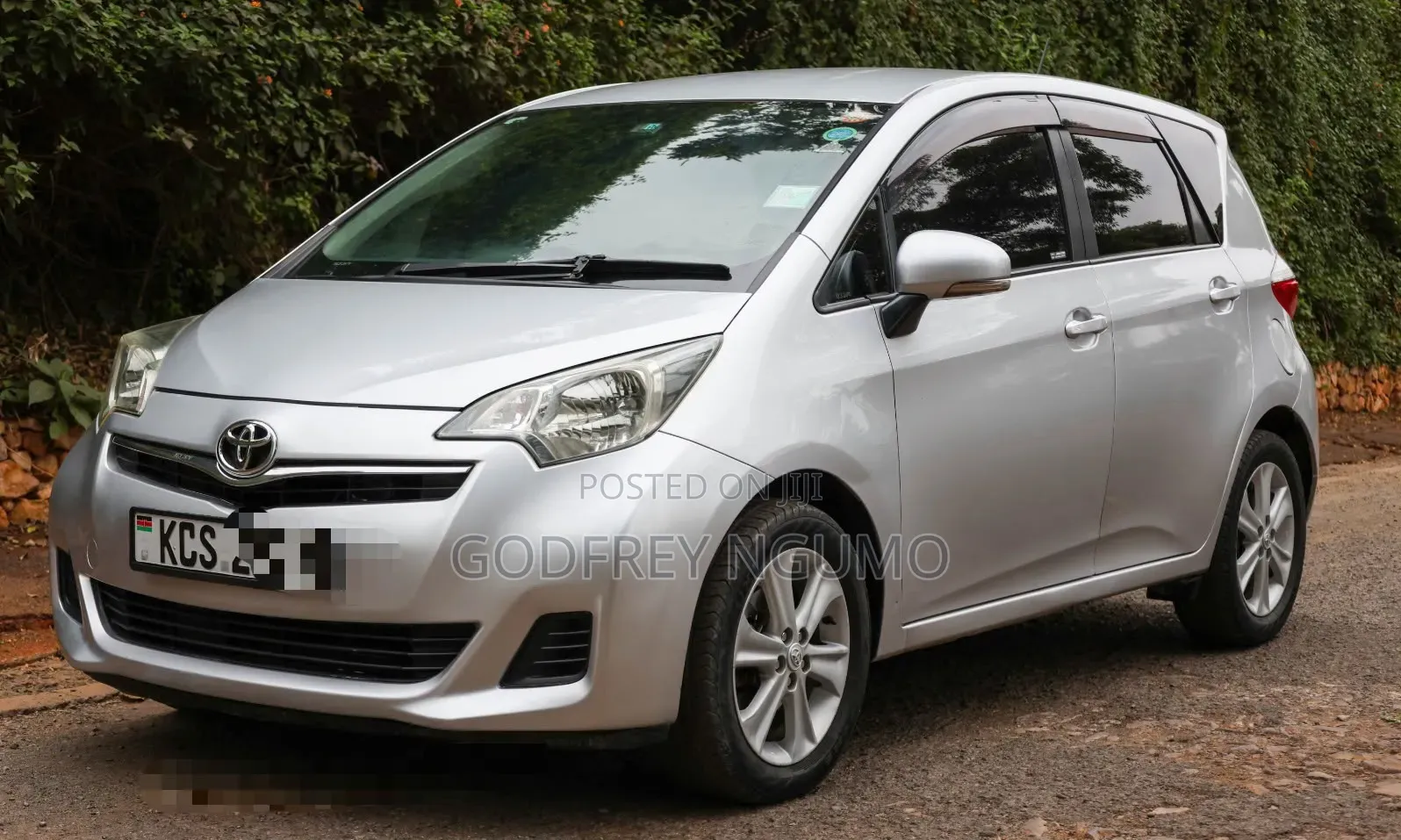 Toyota Ractis 2011 Silver