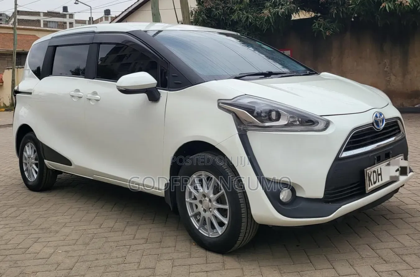 Toyota Sienta 2017 White