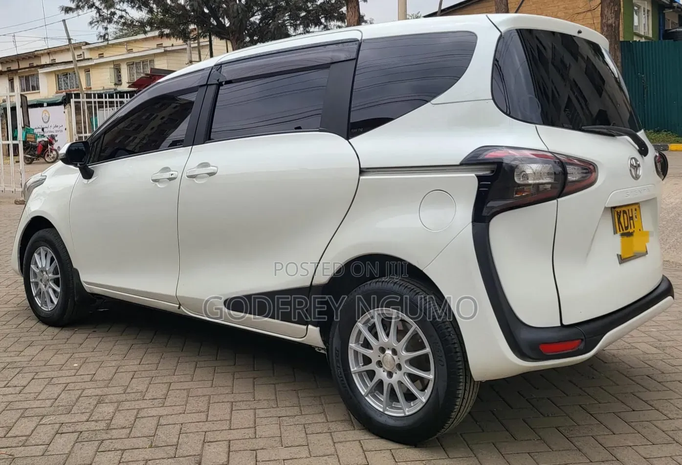 Toyota Sienta 2017 White