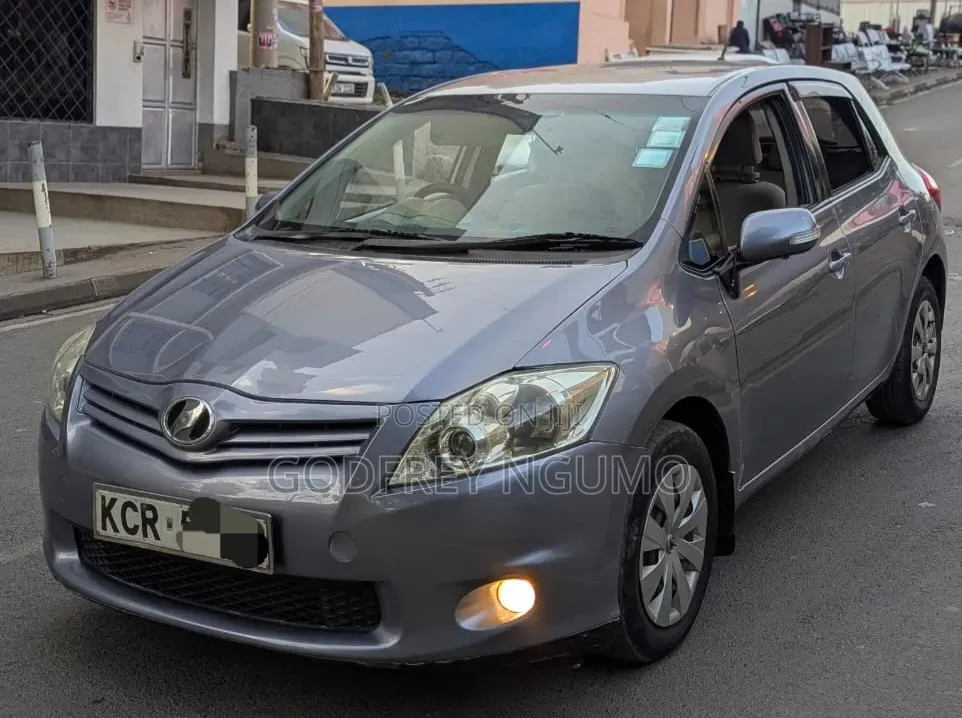 Toyota Auris 2011 Blue