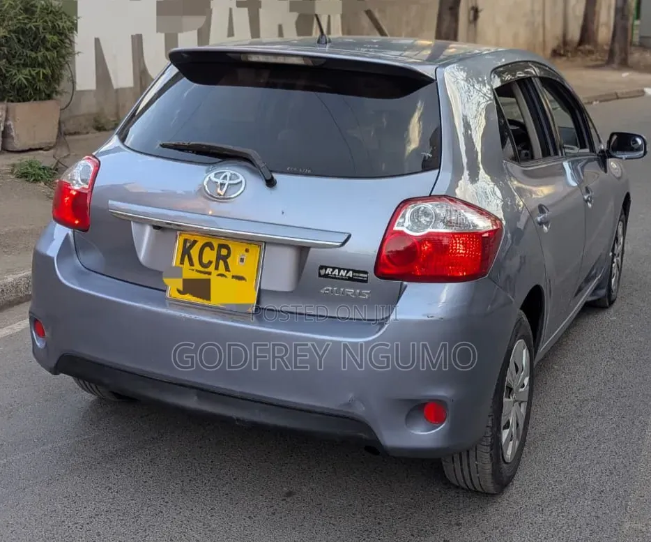 Toyota Auris 2011 Blue