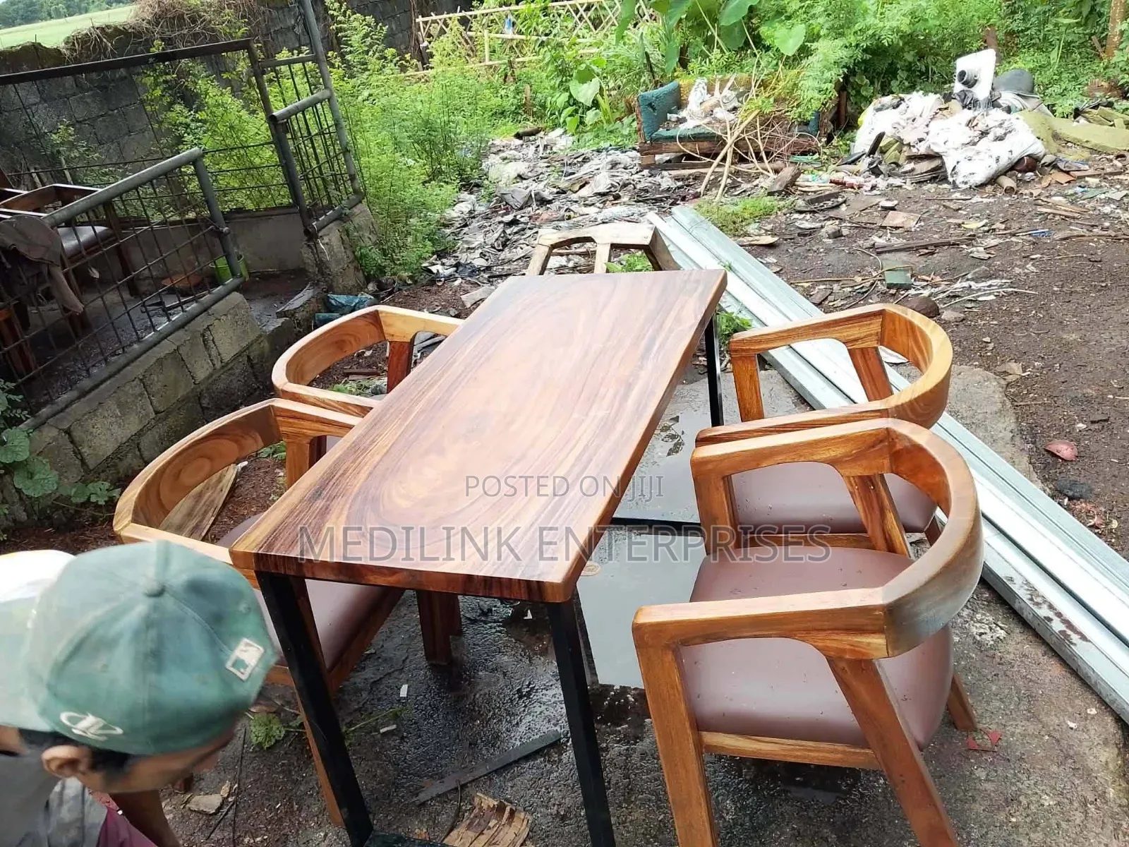 Customer Friendly Vanish Restaurants Dinning Set