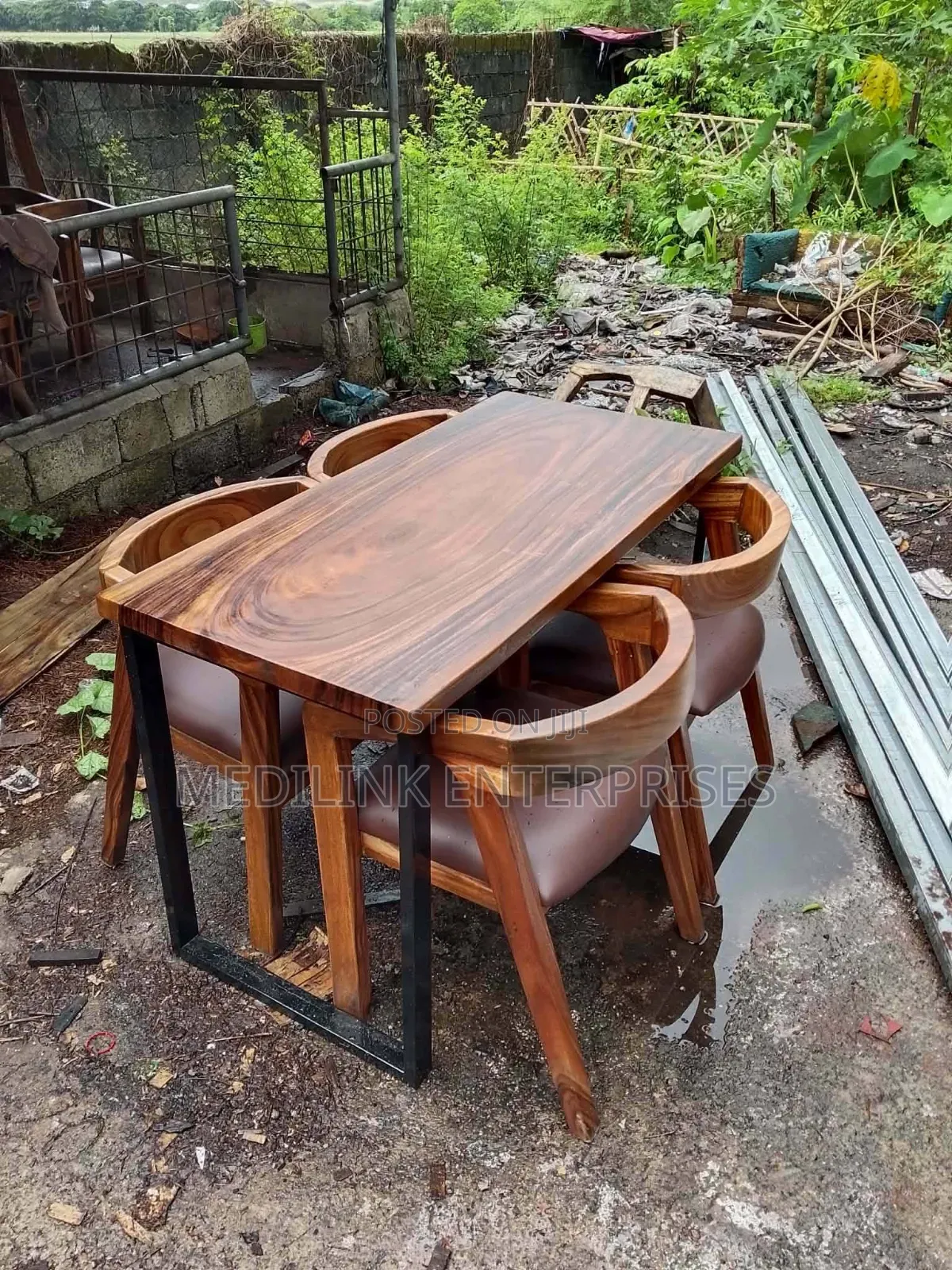 Customer Friendly Vanish Restaurants Dinning Set
