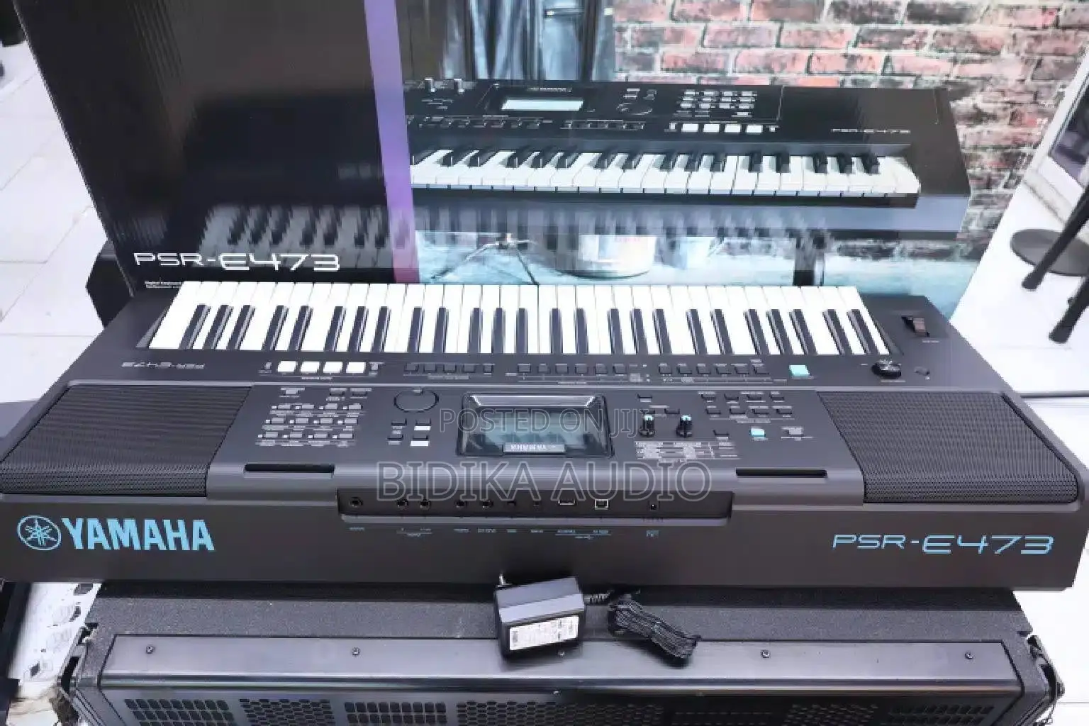 Yamaha PSR-E473 61-Key Digital Keyboard – Complete Box Set