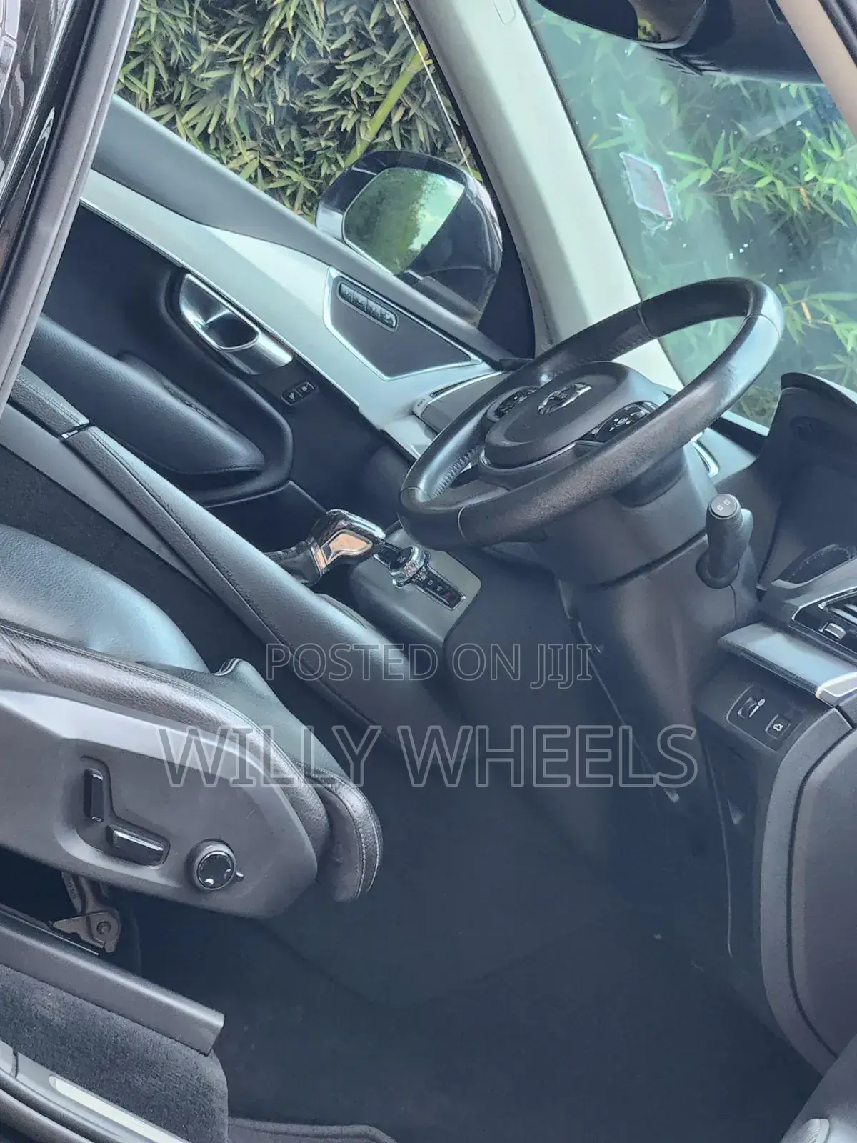 Volvo XC90 T5 Momentum AWD 2018 Black