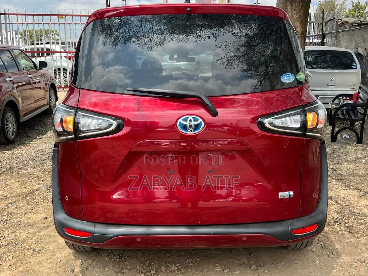Toyota Sienta 2018 Red
