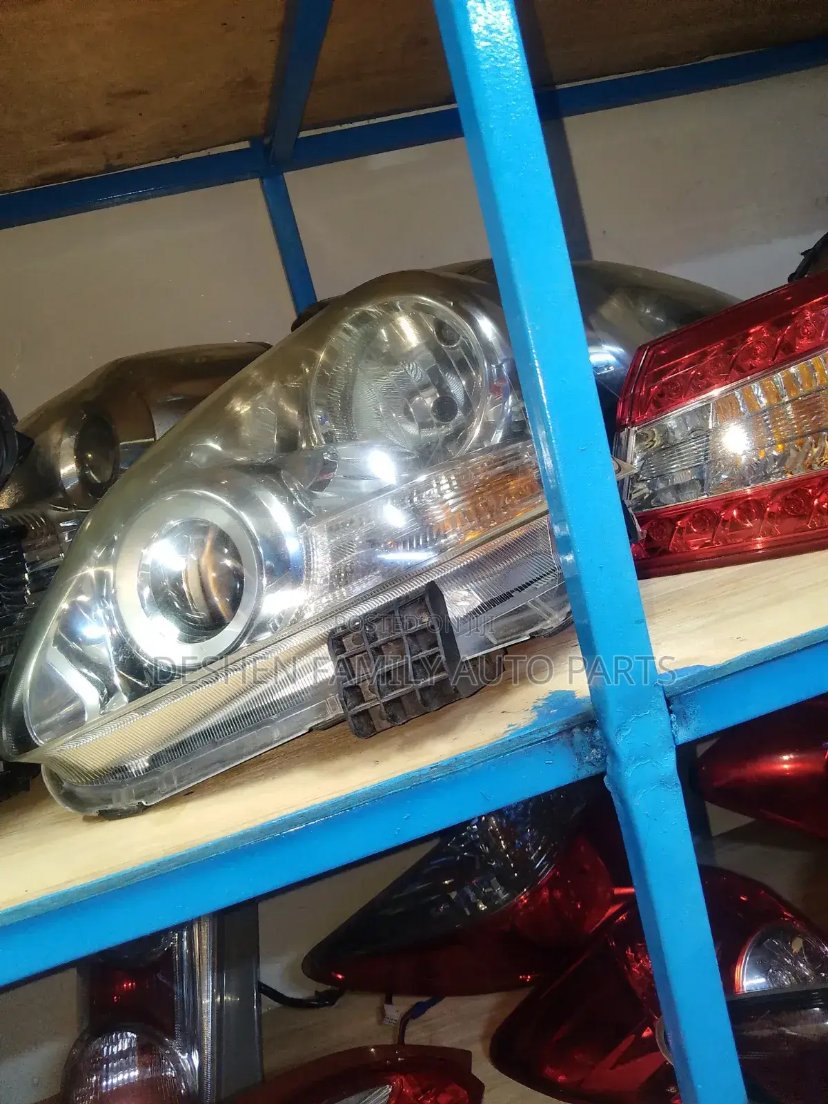 Toyota Ractis Headlight