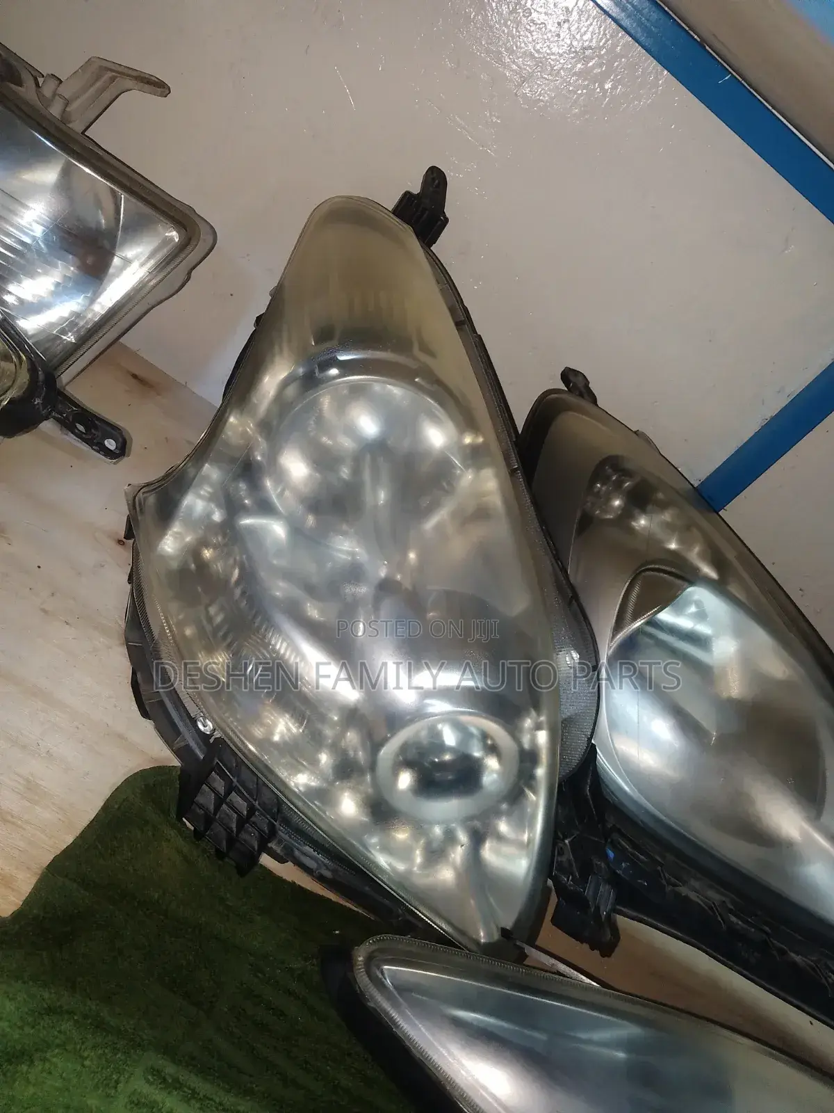 Toyota Ractis Headlight