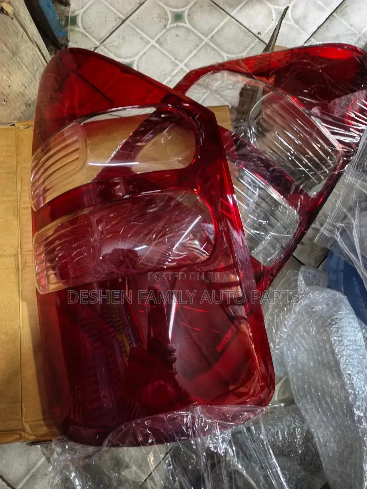 Toyota Noah Tail Lens Cover
