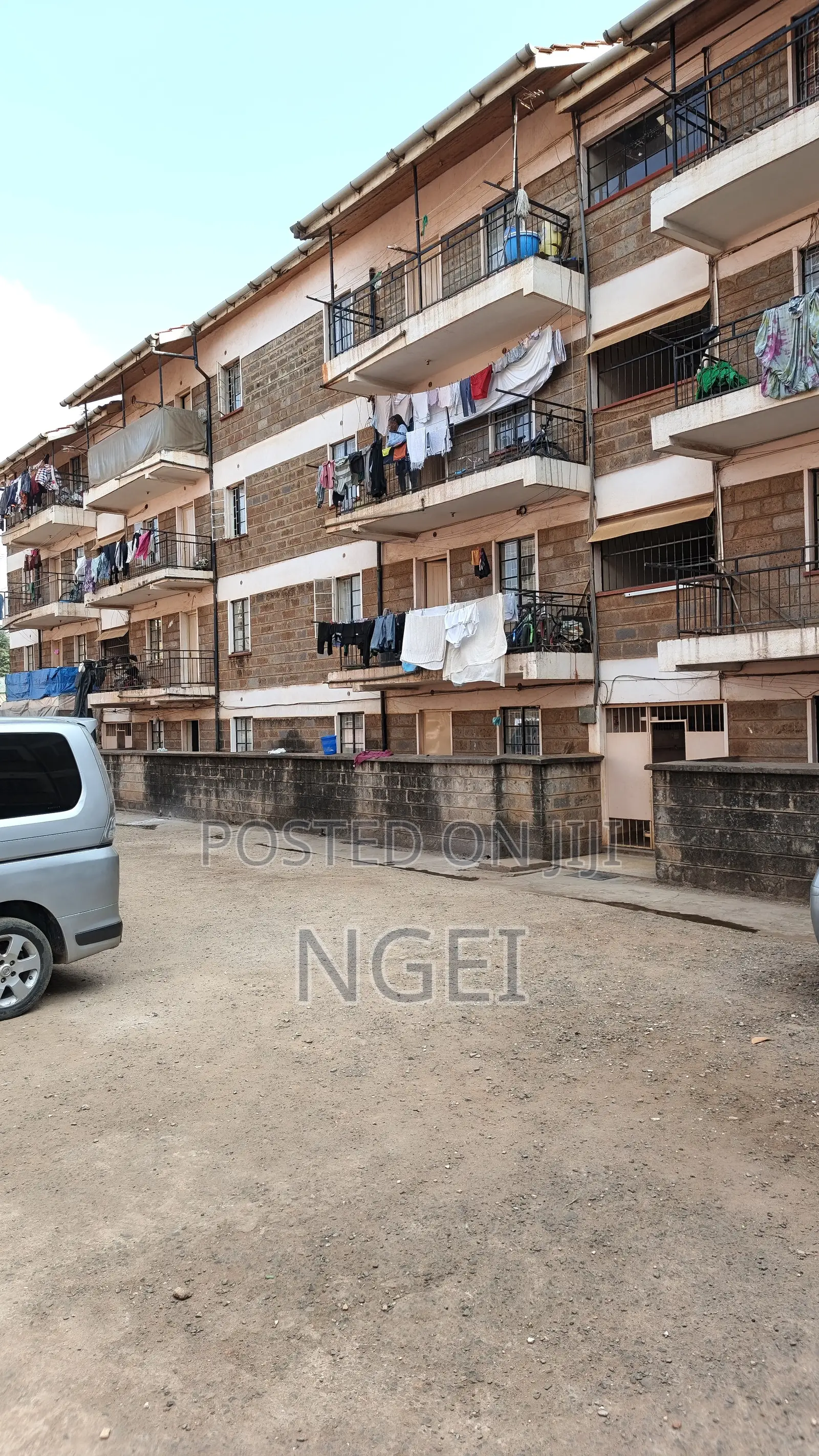 2bdrm Block of Flats in Thome Estate for sale