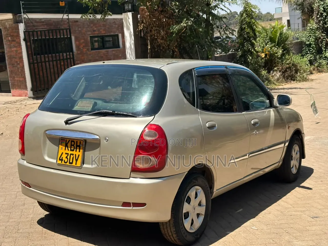 Toyota Duet 2001 Beige