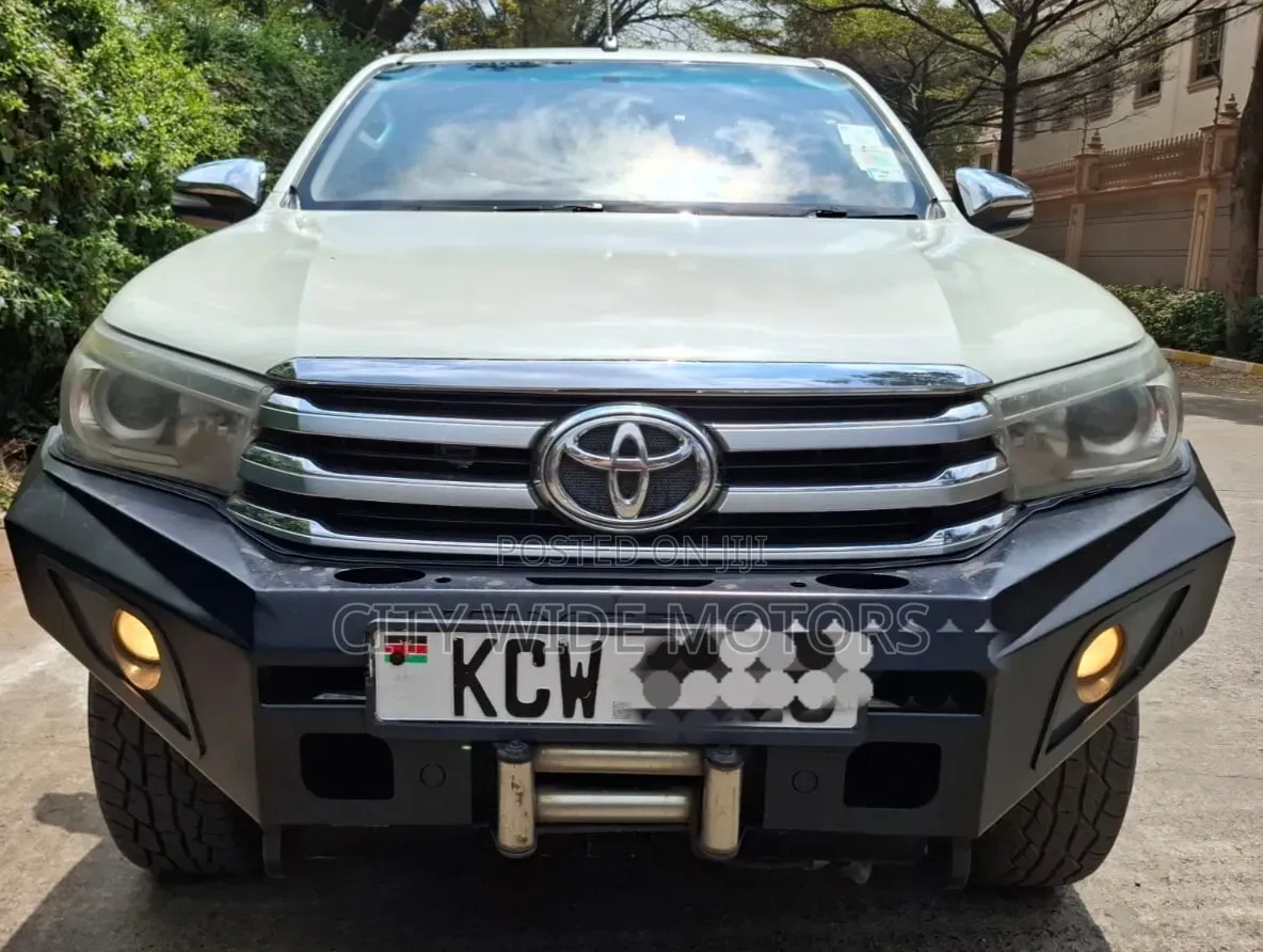 Toyota Hilux 2016 White
