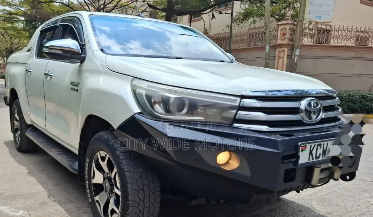 Toyota Hilux 2016 White