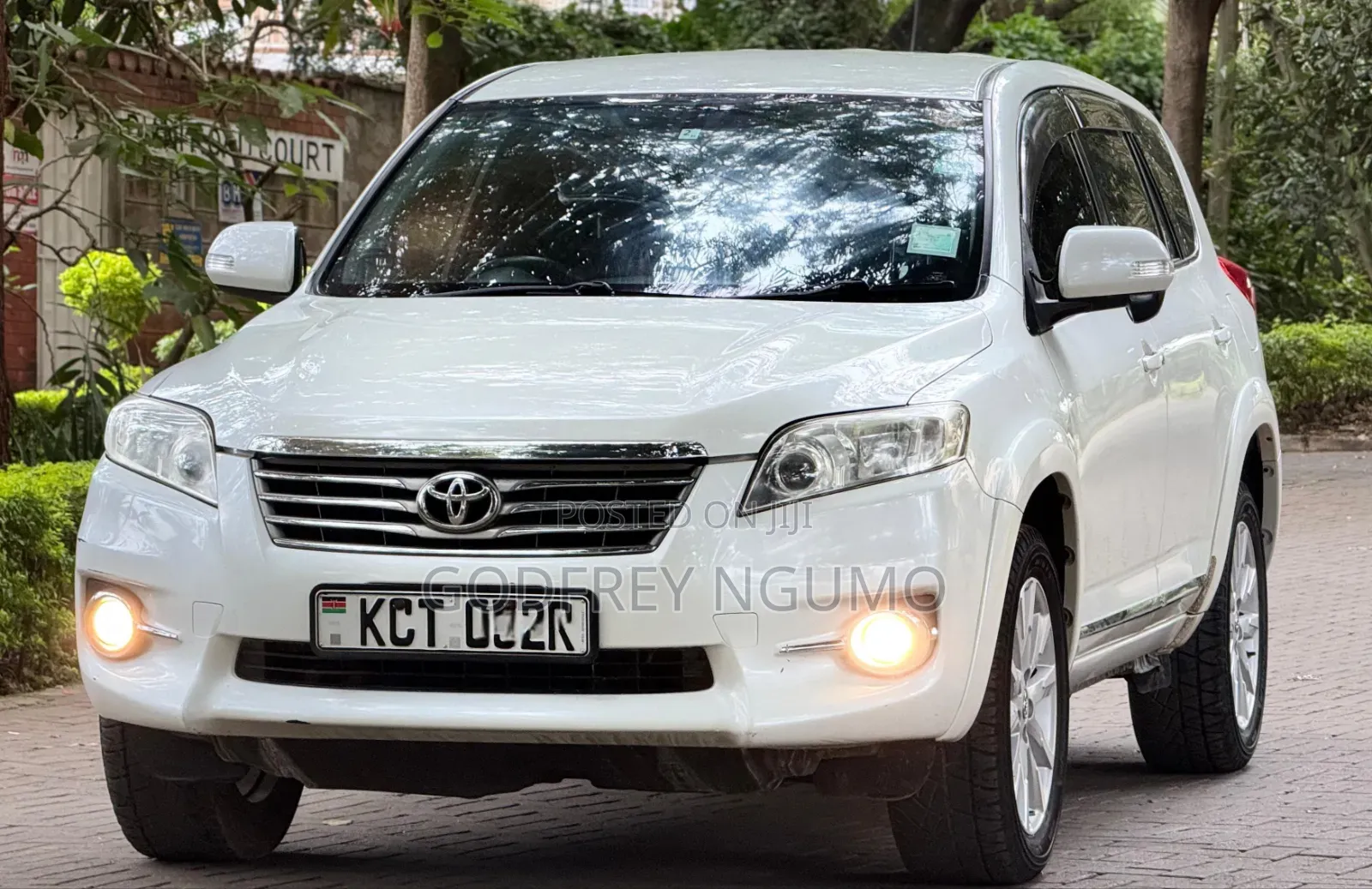Toyota Vanguard 2012 White