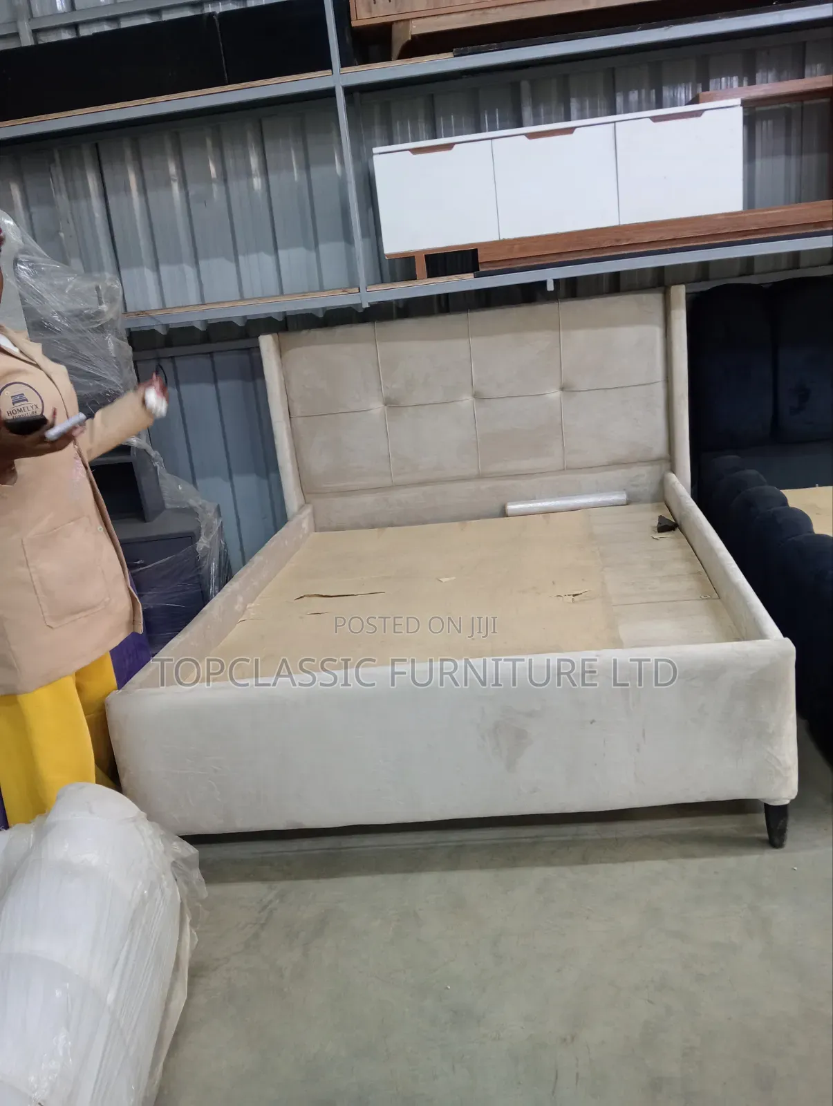 5x6 Chester Cream  Bed