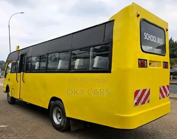 Isuzu NQR 2014 Yellow