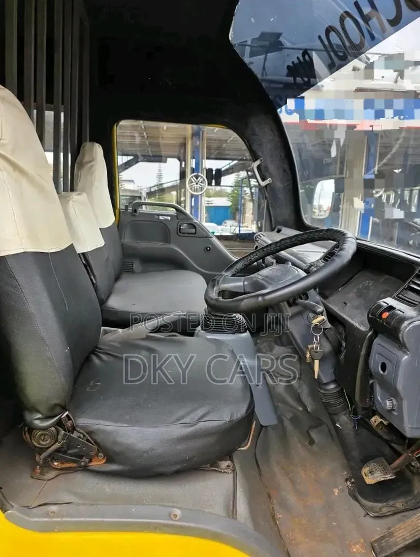 Isuzu NQR 2014 Yellow