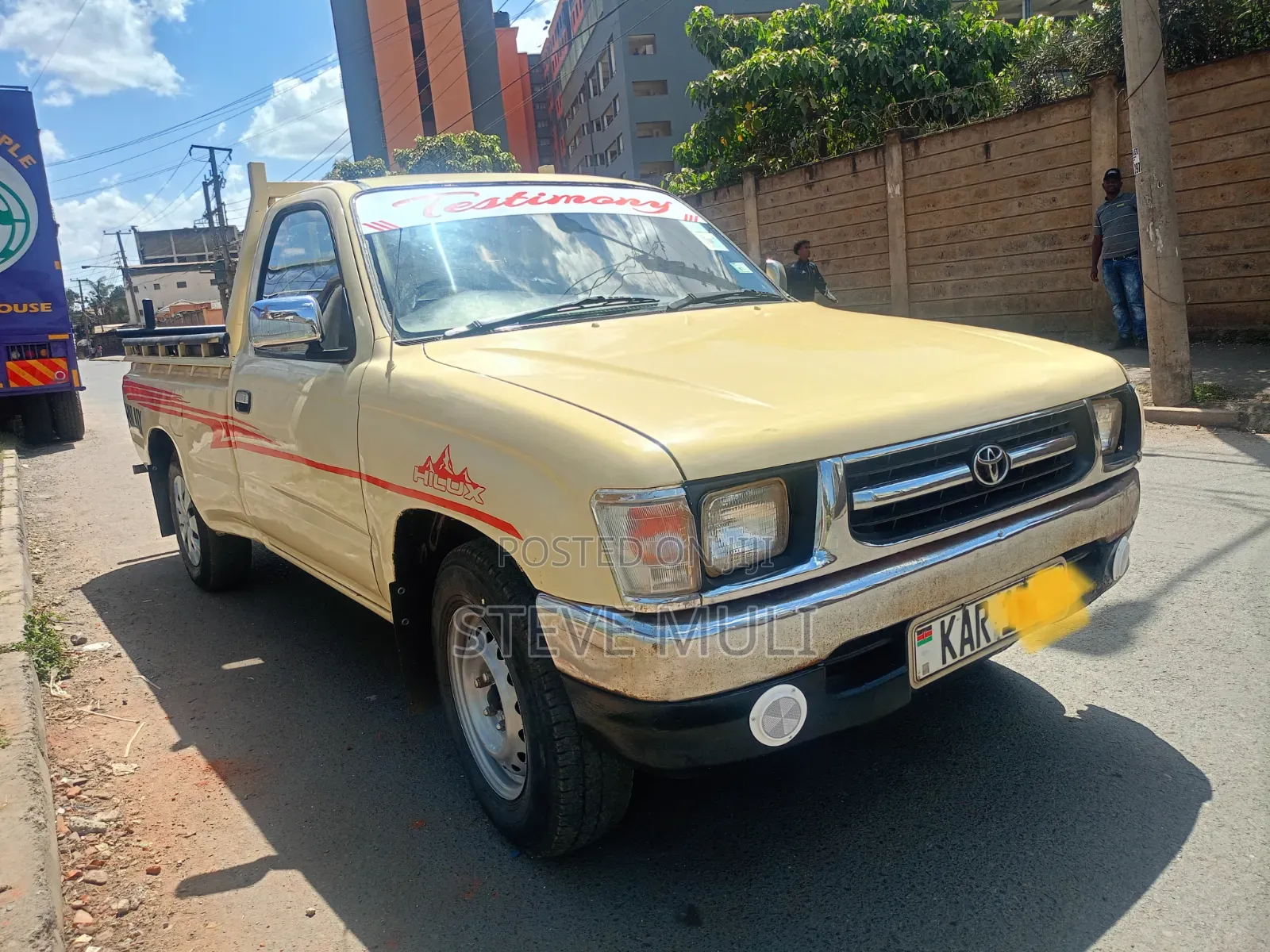 Toyota Hilux 2002 Yellow