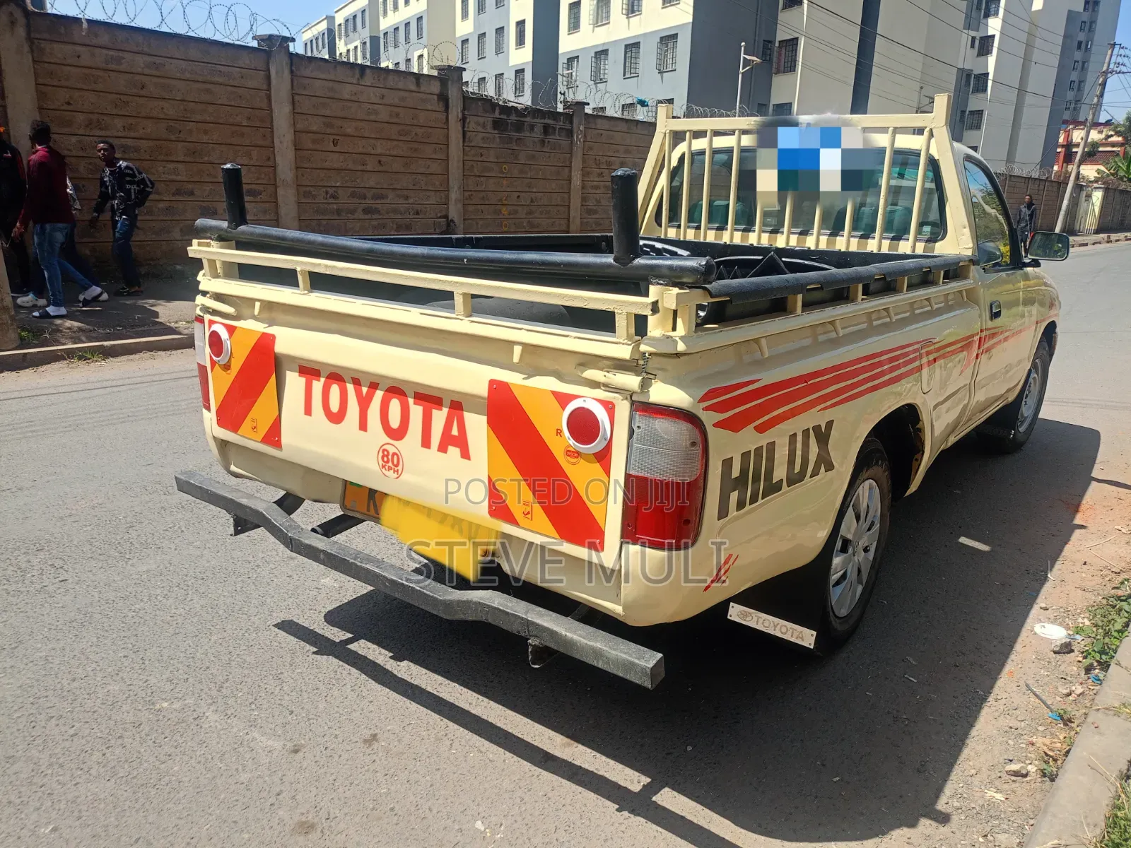 Toyota Hilux 2002 Yellow