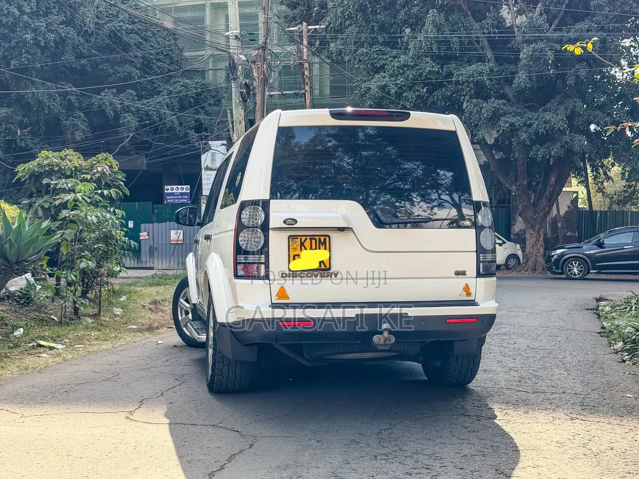 Land Rover Discovery 2014 White