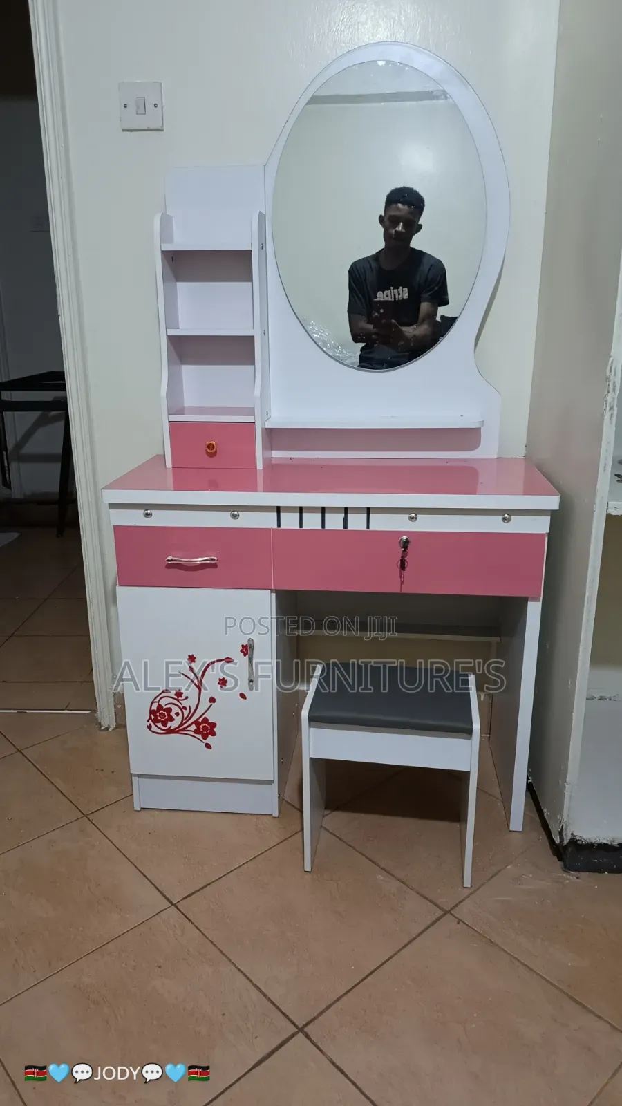 Dressing Table With Dressing Mirror