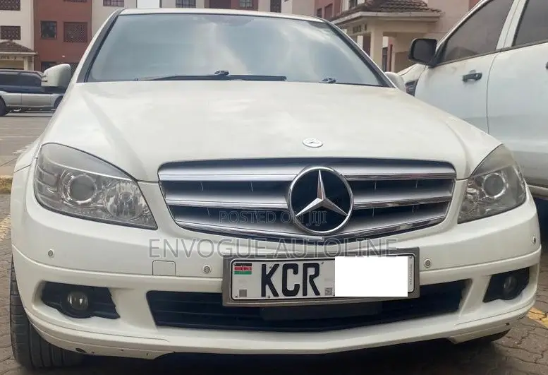 Mercedes-Benz C200 2011 Pearl