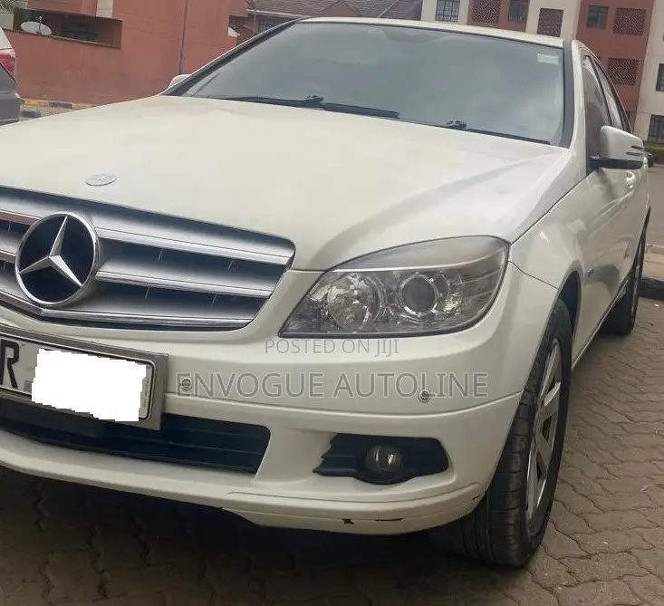 Mercedes-Benz C200 2011 Pearl