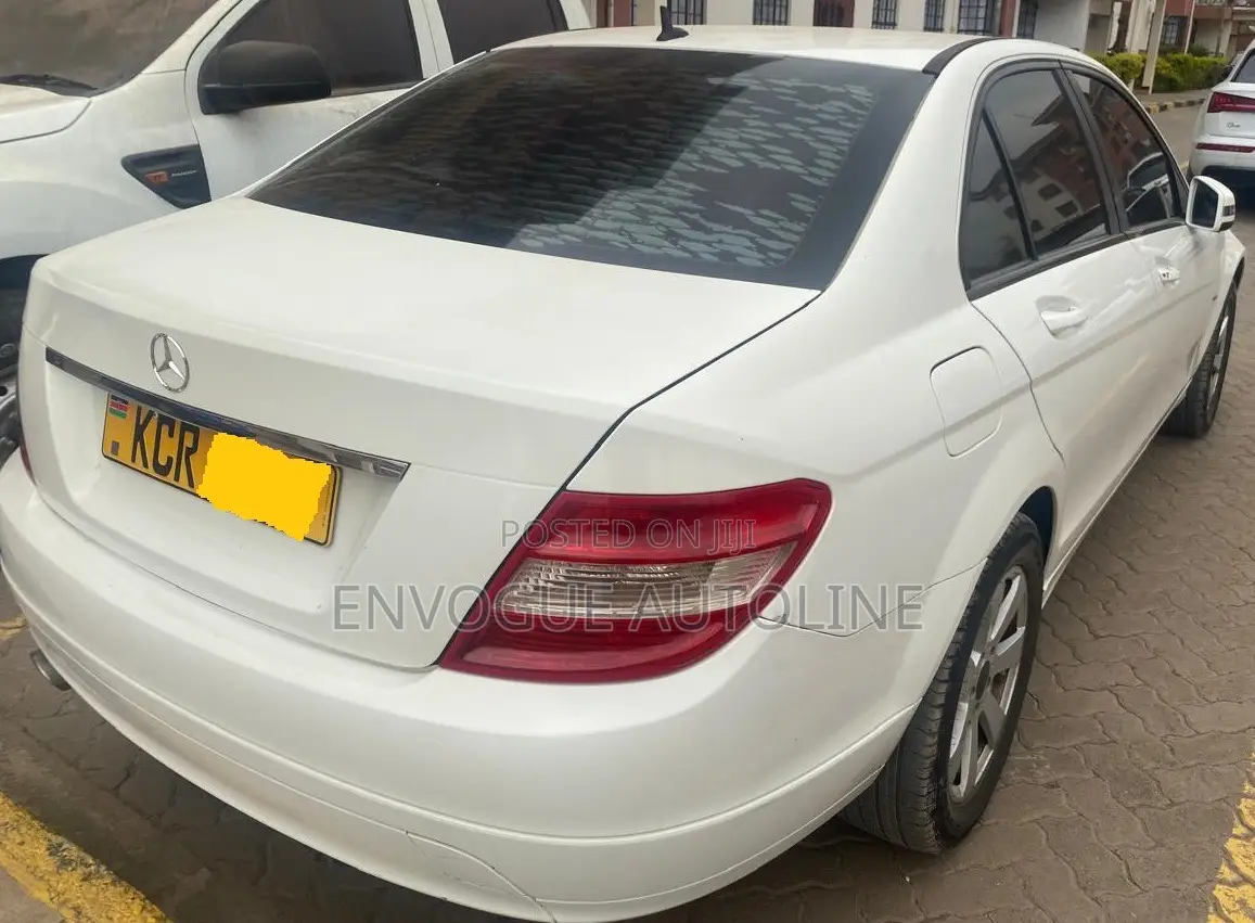 Mercedes-Benz C200 2011 Pearl
