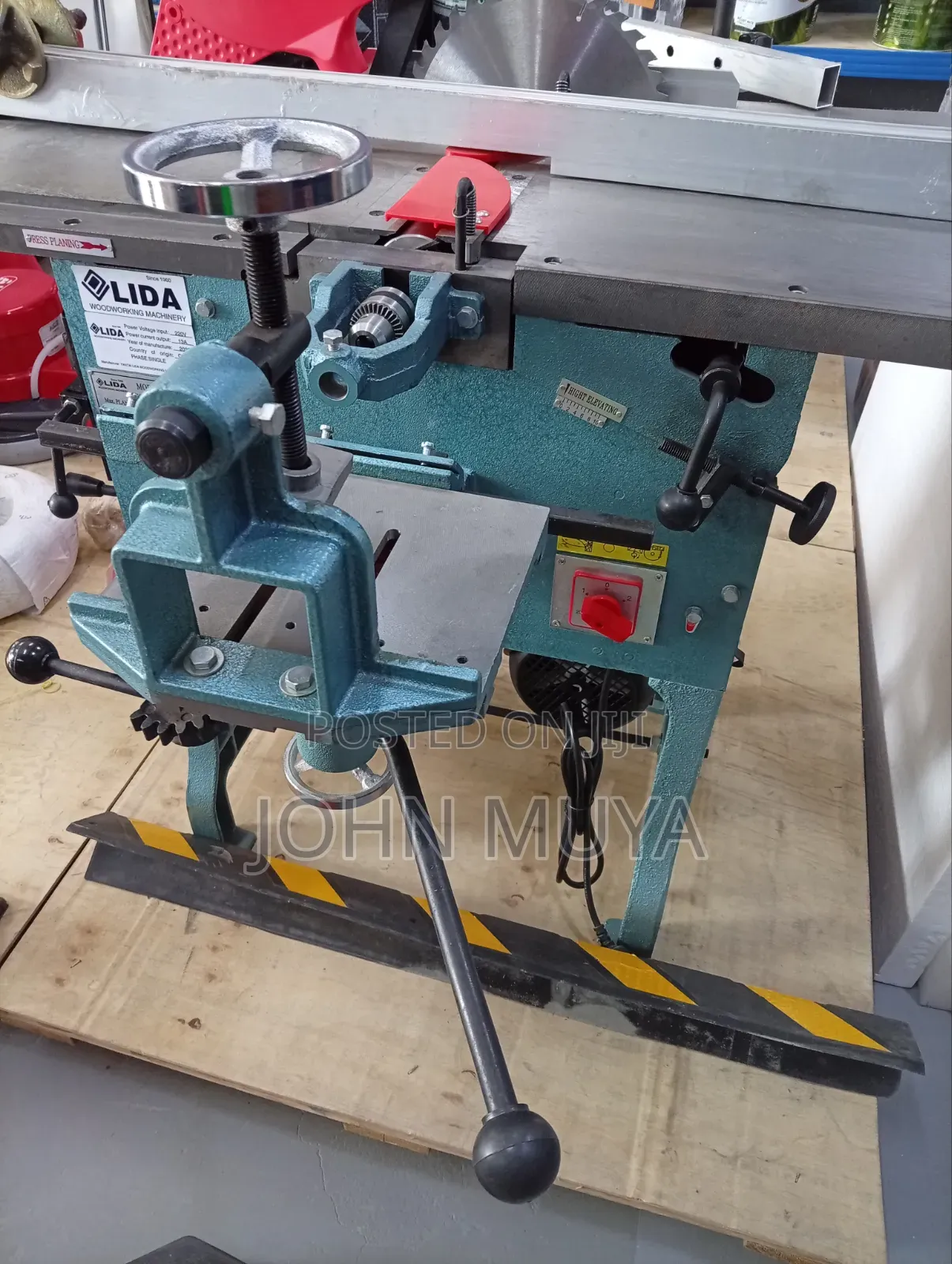 Multi-Use /8 in 1 Woodworking Machine/Equipment.