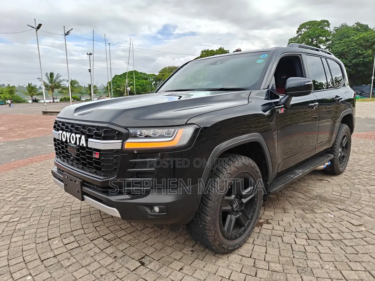 Toyota Land Cruiser LC300 2024