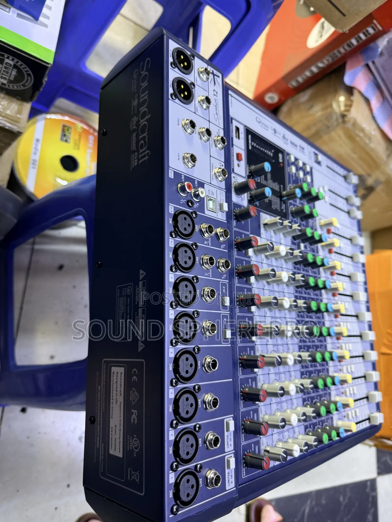 Soundcraft Signature 12 Channel Plain Mixer