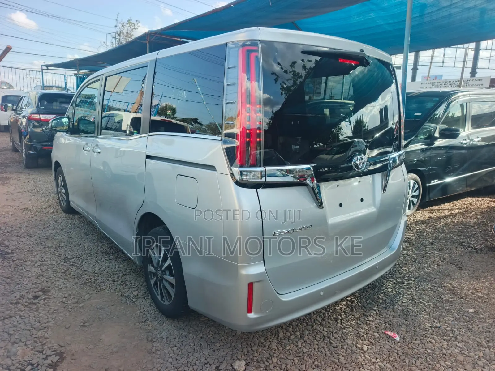 Toyota Esquire 2.0 FWD (8 seater) 2019 Silver