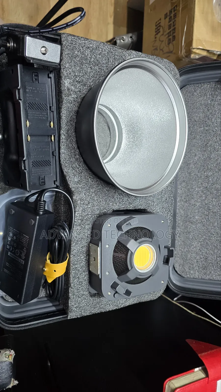 Yongnuo YNLUX100 Handheld Daylight LED Light Kit