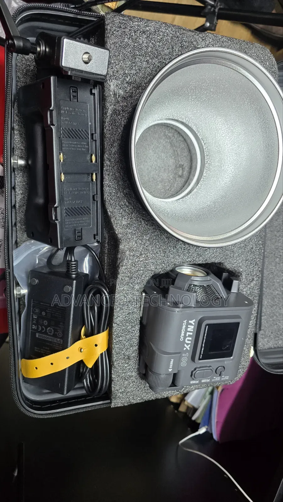 Yongnuo YNLUX100 Handheld Daylight LED Light Kit