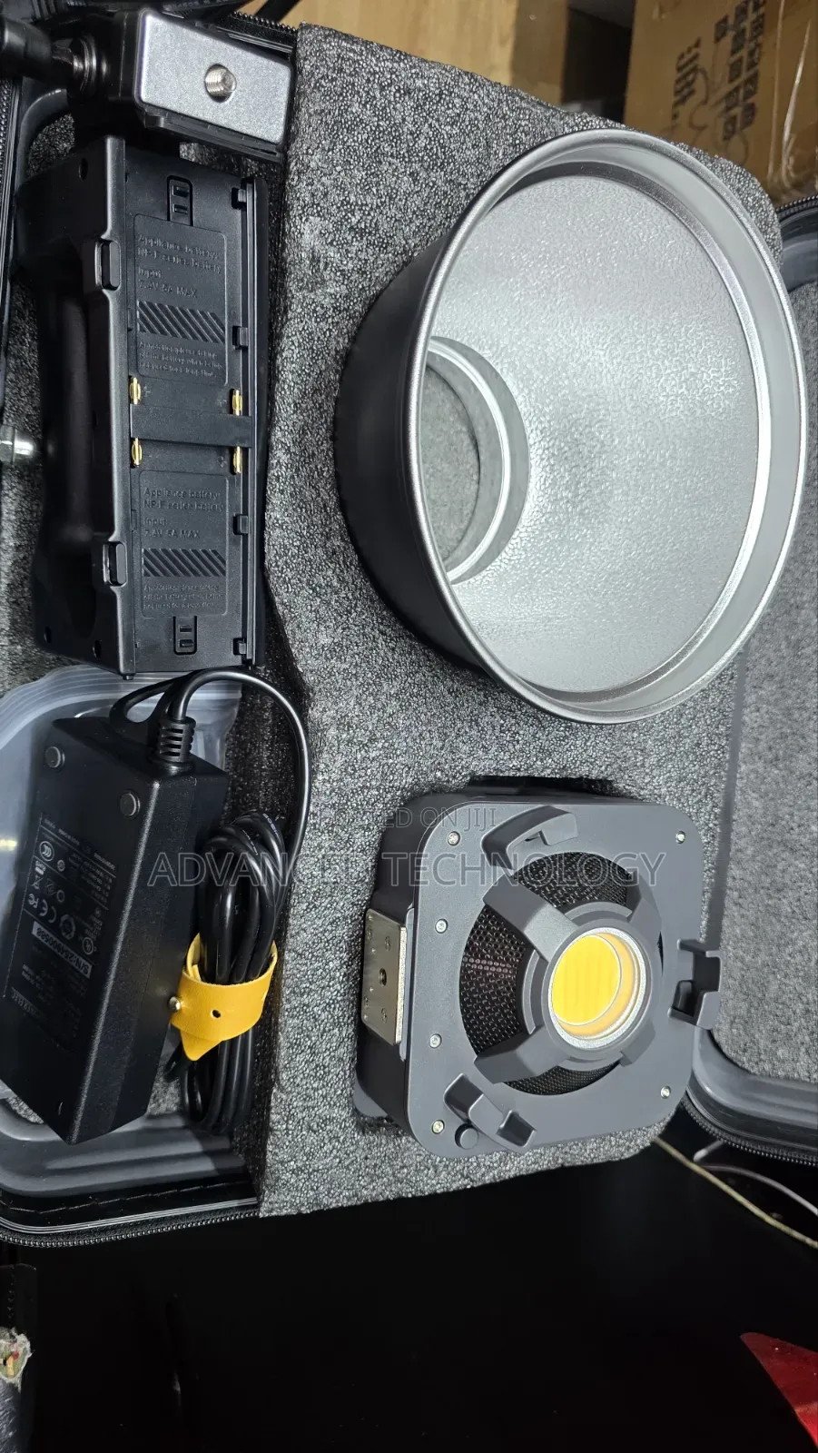 Yongnuo YNLUX100 Handheld Daylight LED Light Kit